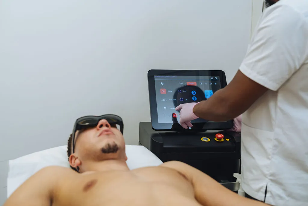 Laserontharen mannen bij Gloow Den Haag